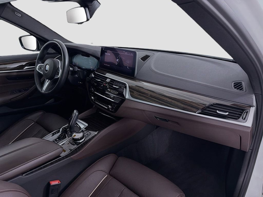 Used 2021 BMW M550i xDrive w/ Dynamic Handling Package image 34
