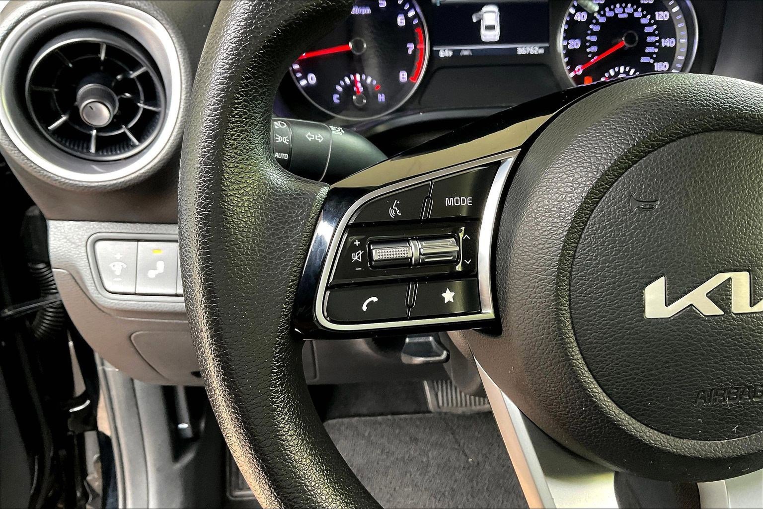 Used 2024 Kia Forte LXS w/ LXS Technology Package FWD image 10