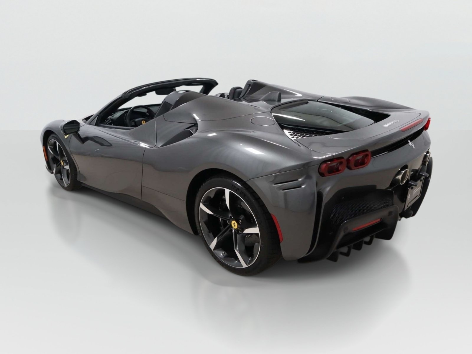 Used 2025 Ferrari SF90 Spider AWD/4WD image 15