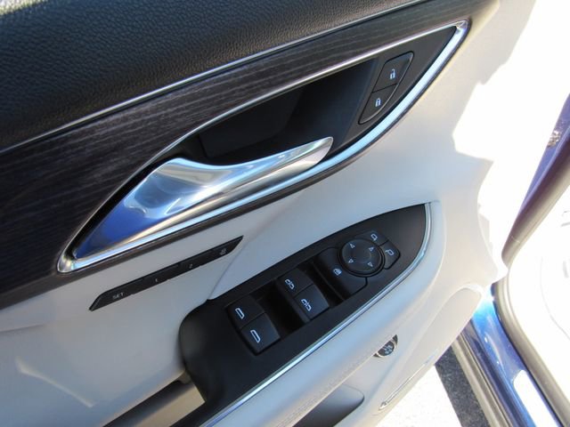 Used 2022 Buick Envision Avenir w/ Technology Package II image 12