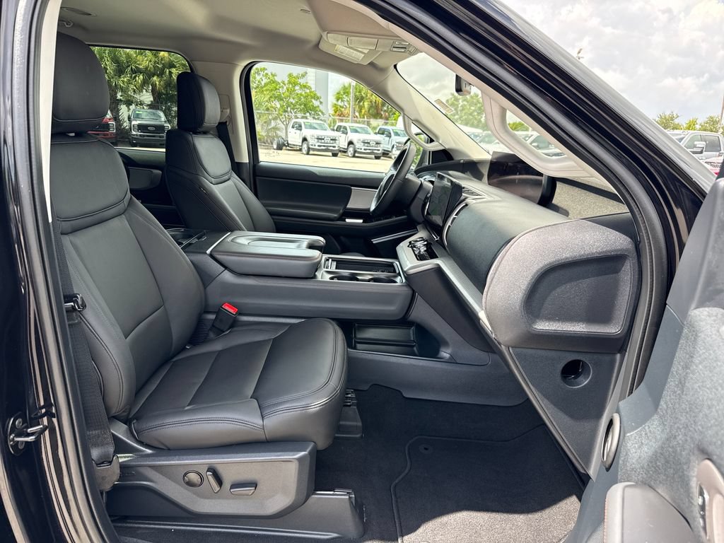 Used 2025 Ford Expedition Active RWD image 29