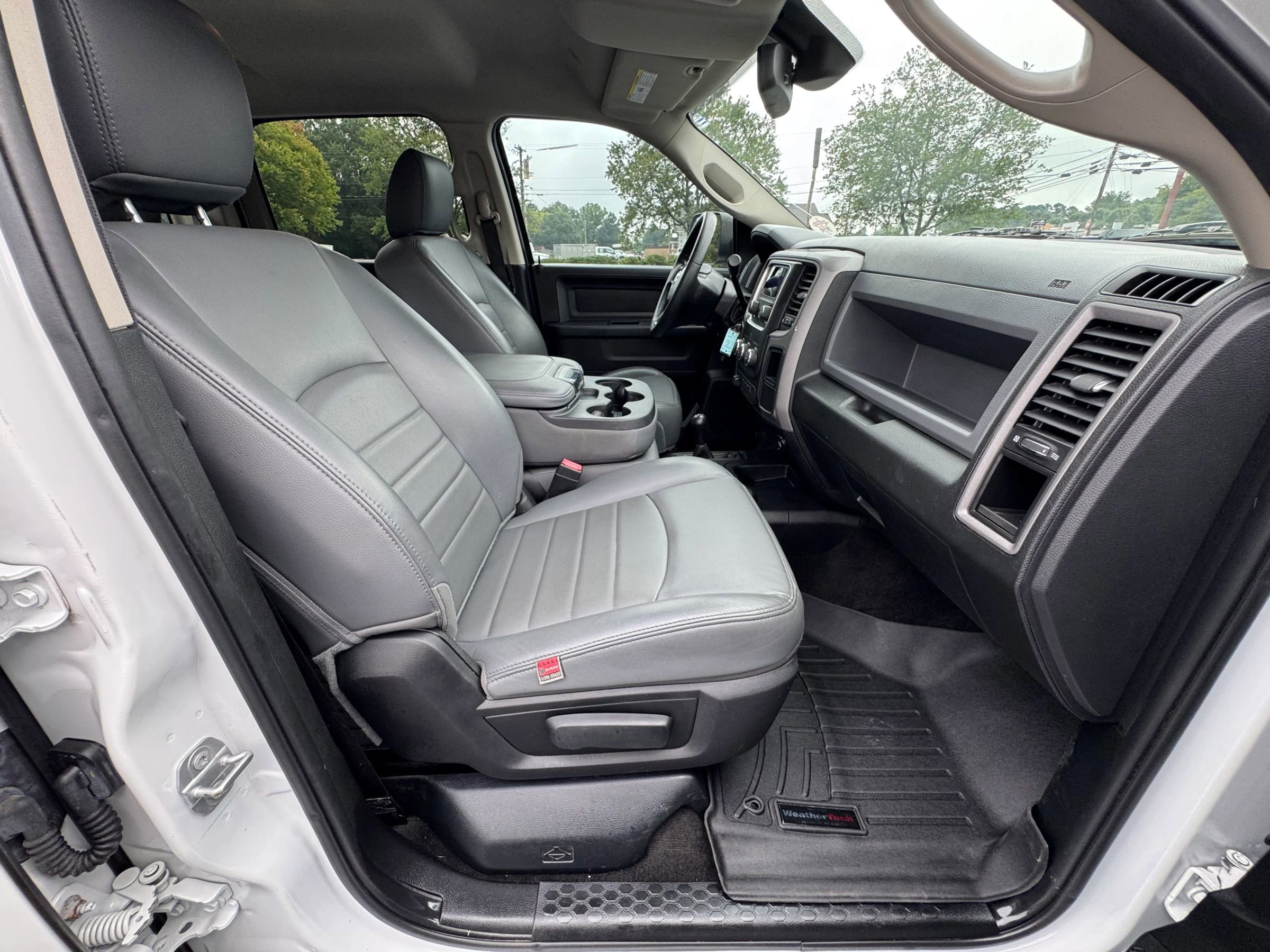 Used 2017 RAM 3500 Tradesman w/ Chrome Appearance Group image 21