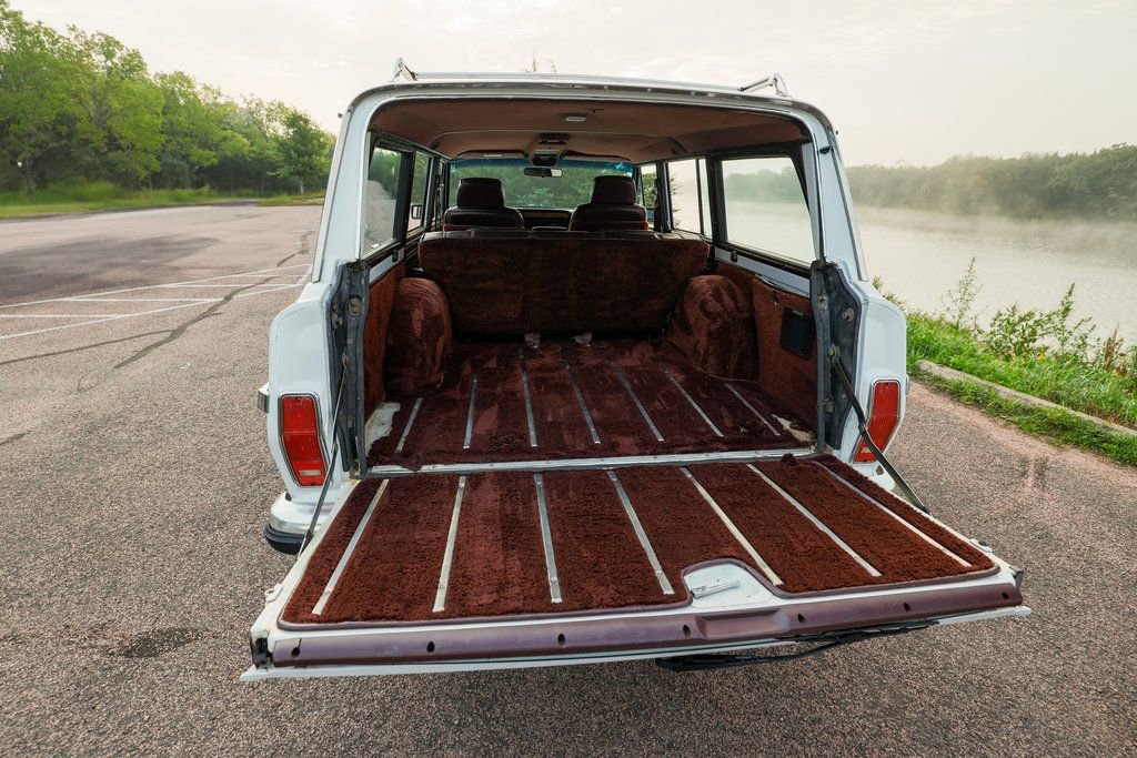 Used 1989 Jeep Grand Wagoneer AWD/4WD image 5