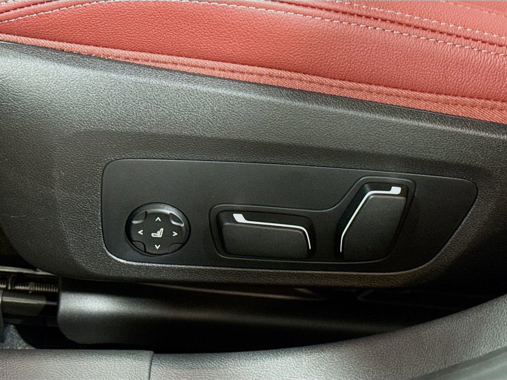 New 2026 BMW 330i 330i w/ Convenience Package image 4