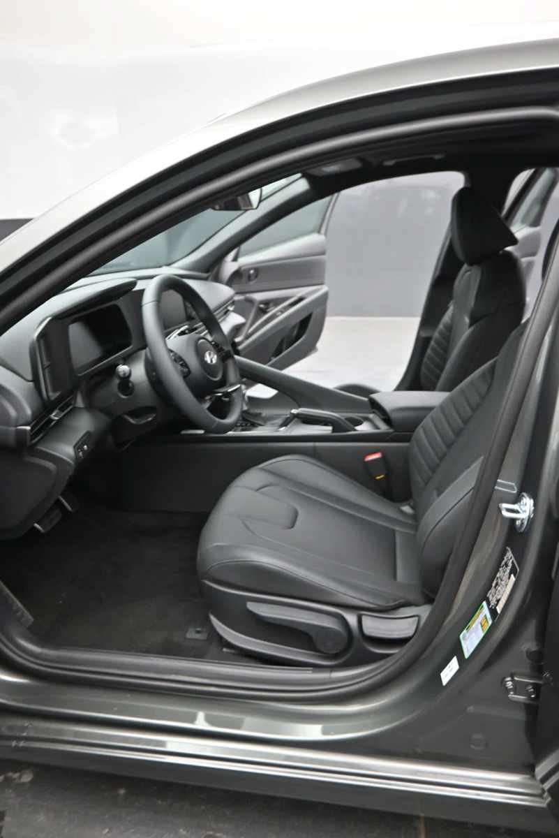 New 2026 Hyundai Elantra SEL Sport FWD image 19