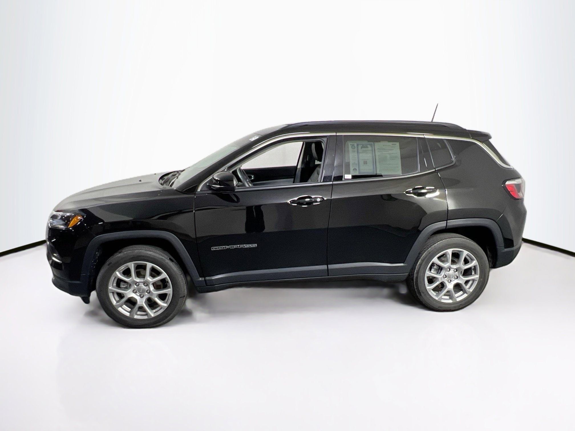 Used 2022 Jeep Compass Latitude image 8