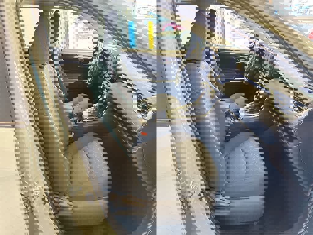 Used 2021 Toyota RAV4 XLE w/ Convenience Package image 23