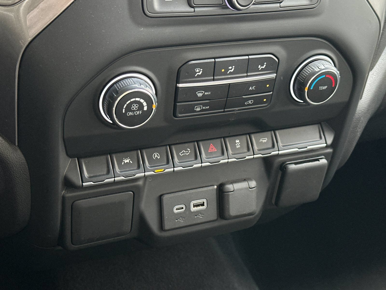 Used 2024 Chevrolet Silverado 1500 Custom w/ Turbomax Blackout Package RWD image 18