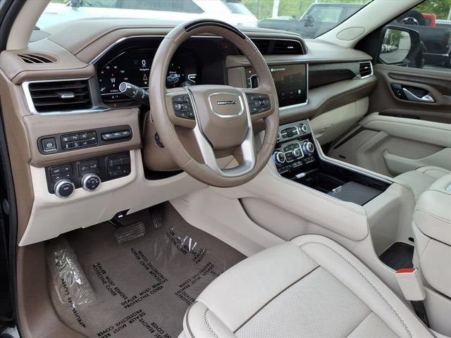 Used 2023 GMC Yukon Denali w/ Advanced Technology Package AWD/4WD image 3