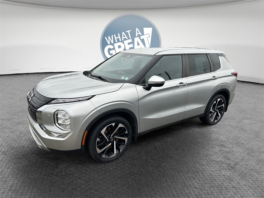 Used 2023 Mitsubishi Outlander SE image 8