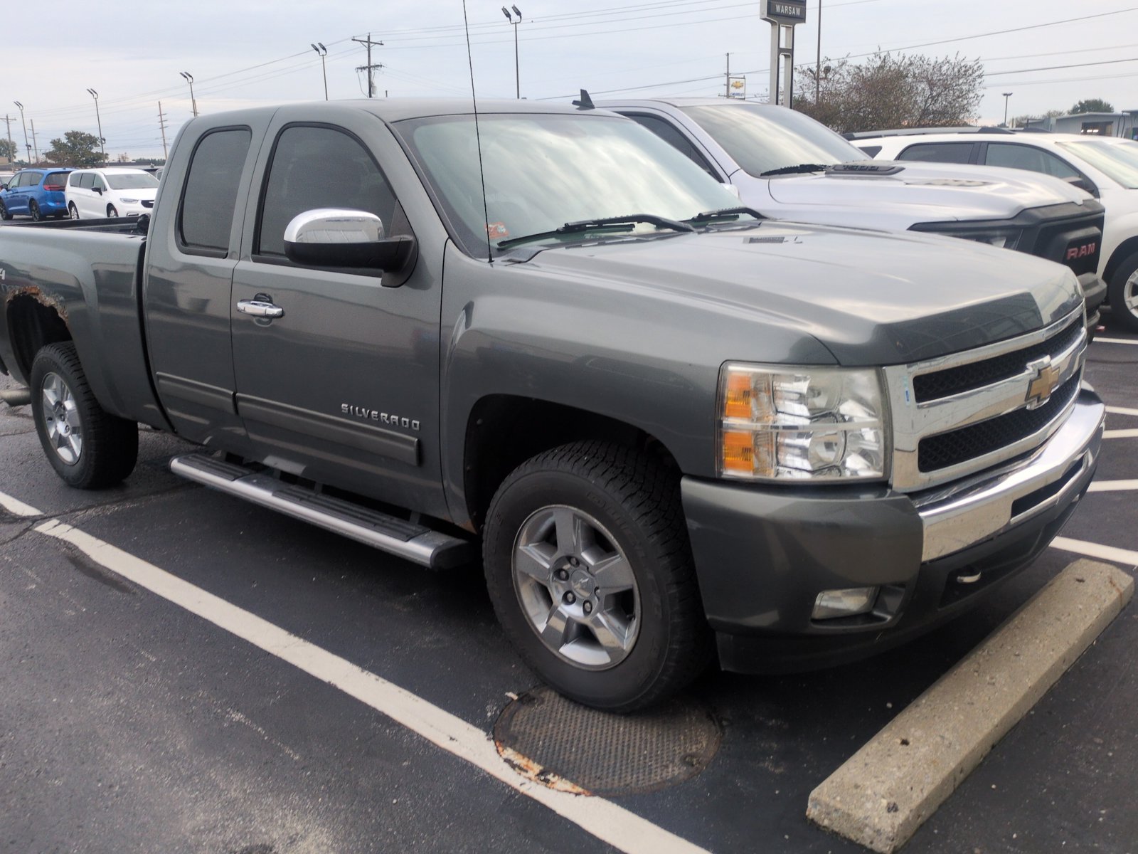 Used 2011 Chevrolet Silverado 1500 LT w/ All-Star Edition AWD/4WD image 3