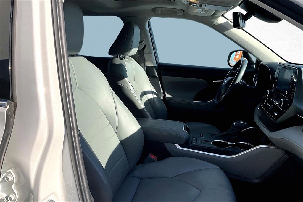 Certified 2022 Toyota Highlander XLE image 30