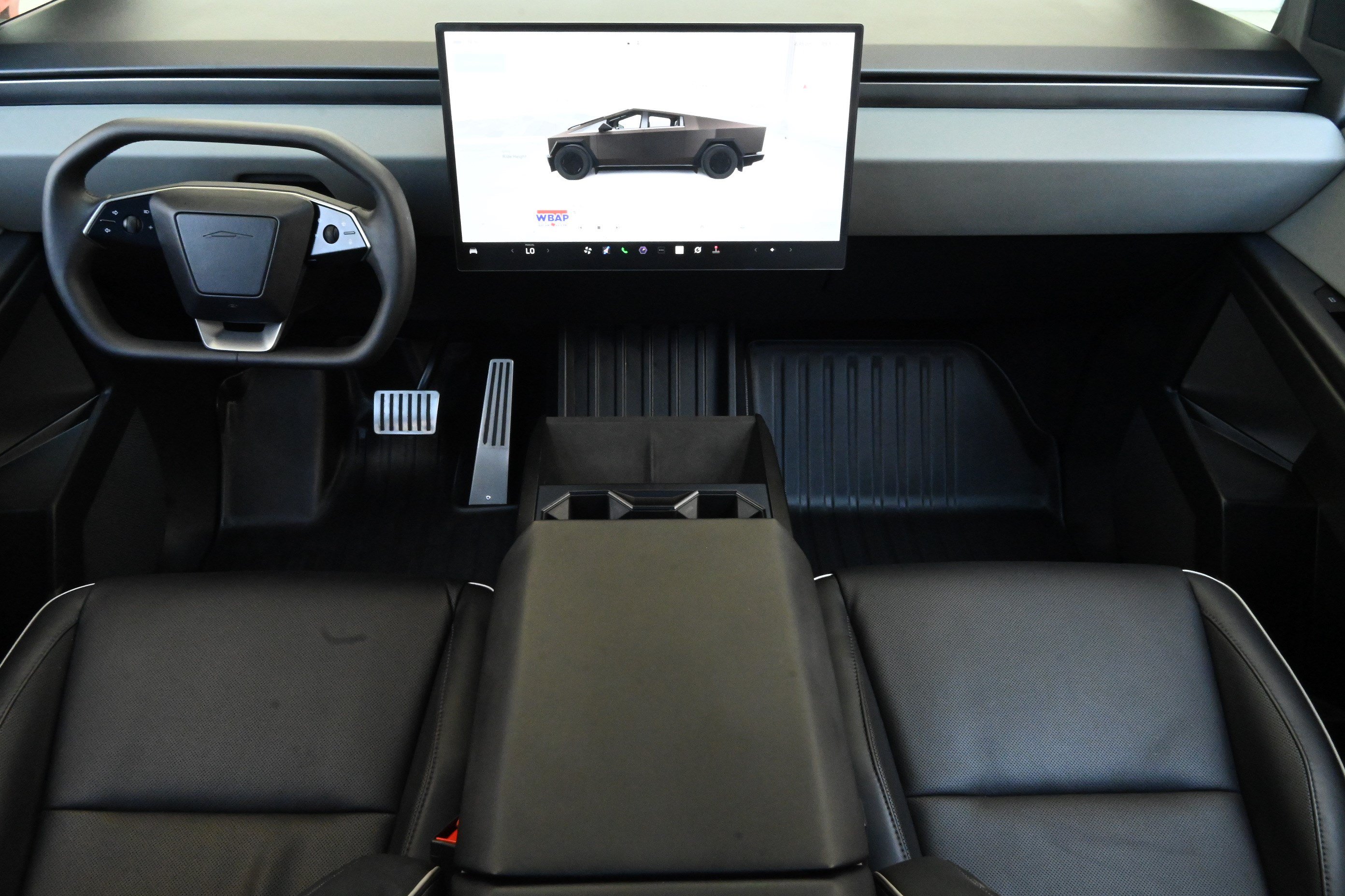 Used 2025 Tesla Cybertruck AWD Crew Cab image 14