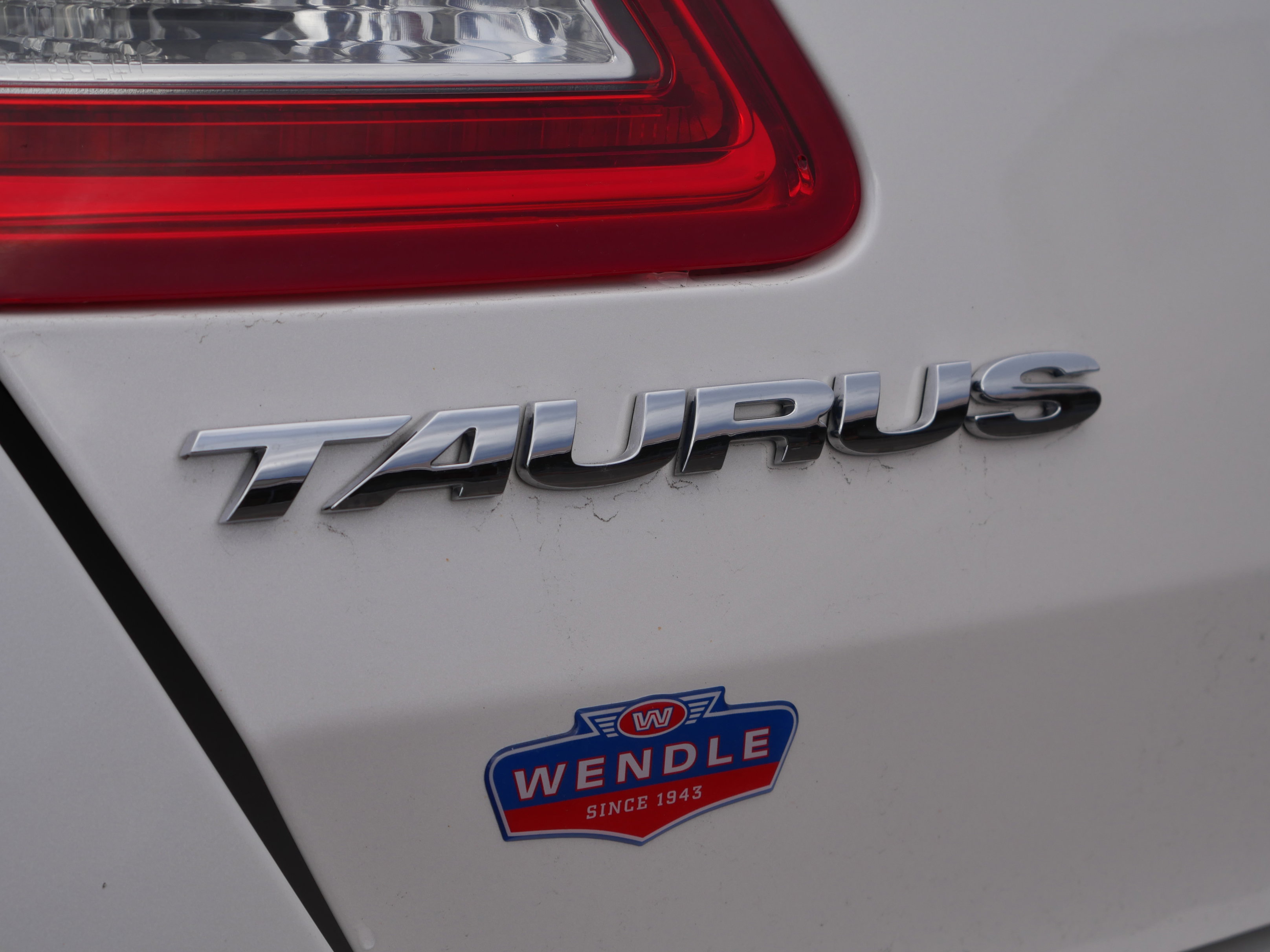 Used 2017 Ford Taurus Limited image 22