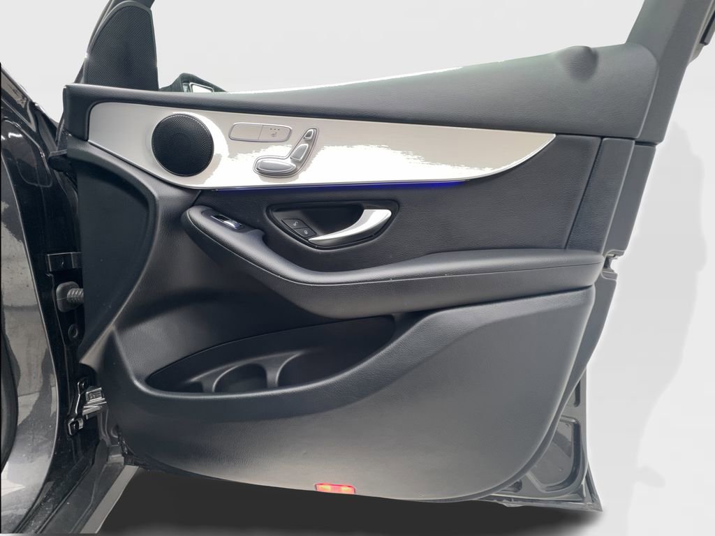 Used 2021 Mercedes-Benz GLC 300 w/ Premium Package image 31