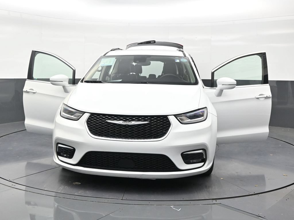 Used 2022 Chrysler Pacifica Touring-L FWD image 33