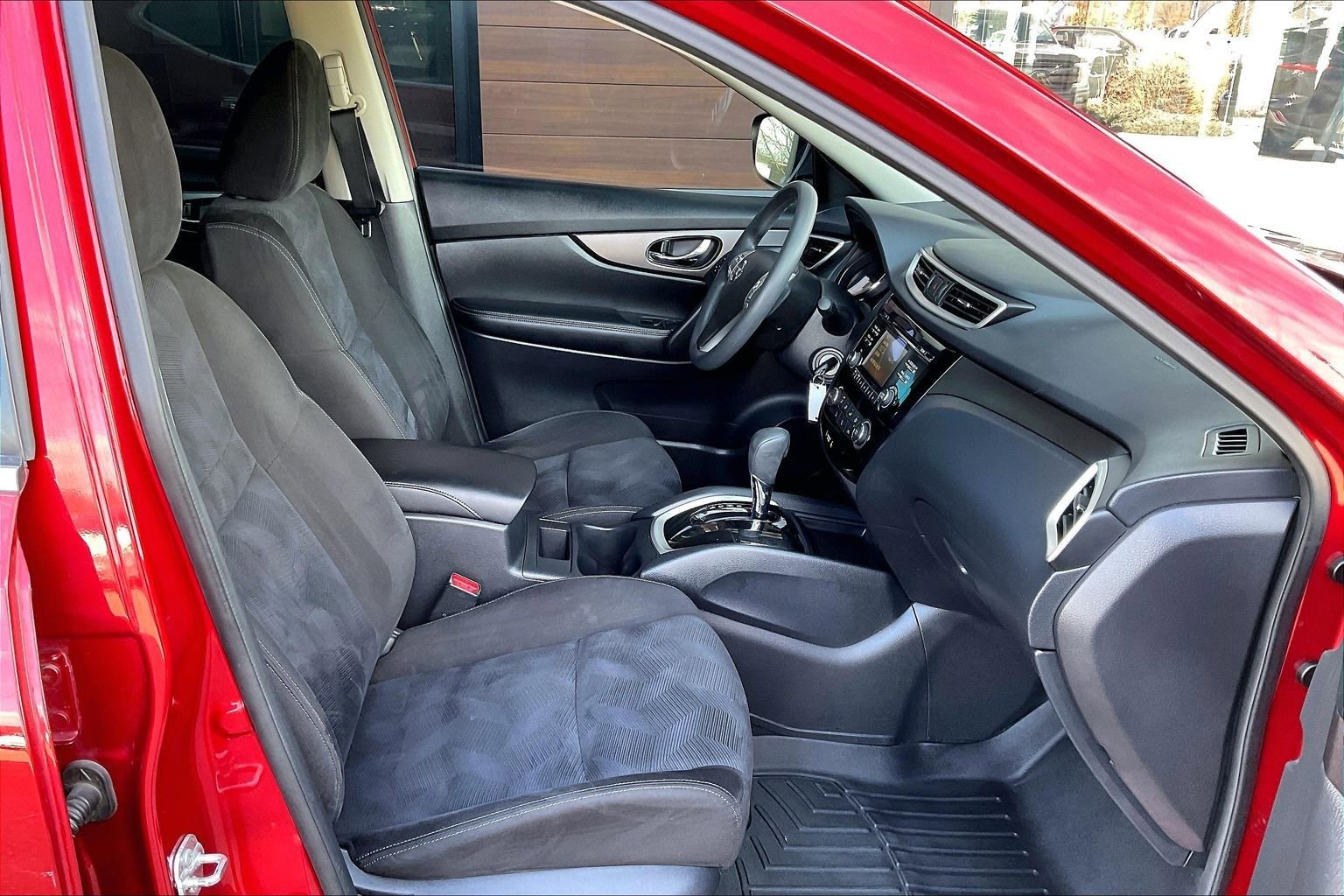 Used 2015 Nissan Rogue S image 21