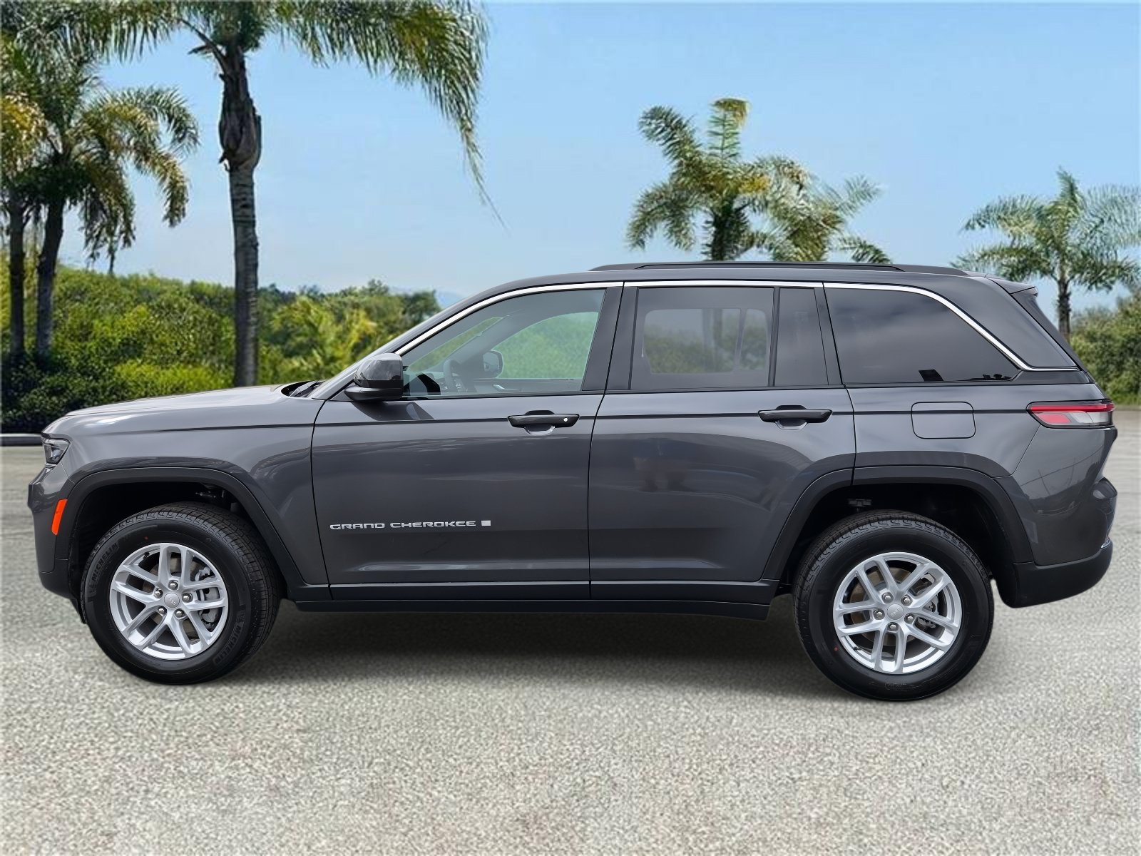 New 2026 Jeep Grand Cherokee Laredo X RWD image 2