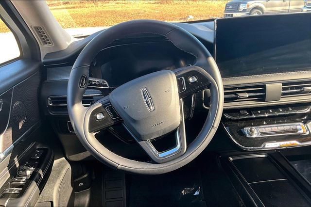 Used 2024 Lincoln Corsair Premiere image 5