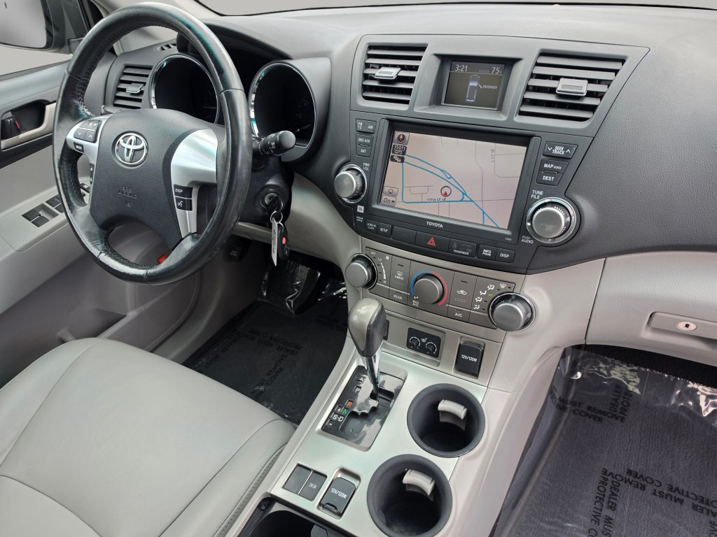 Used 2011 Toyota Highlander SE w/ Tow Pkg FWD image 54