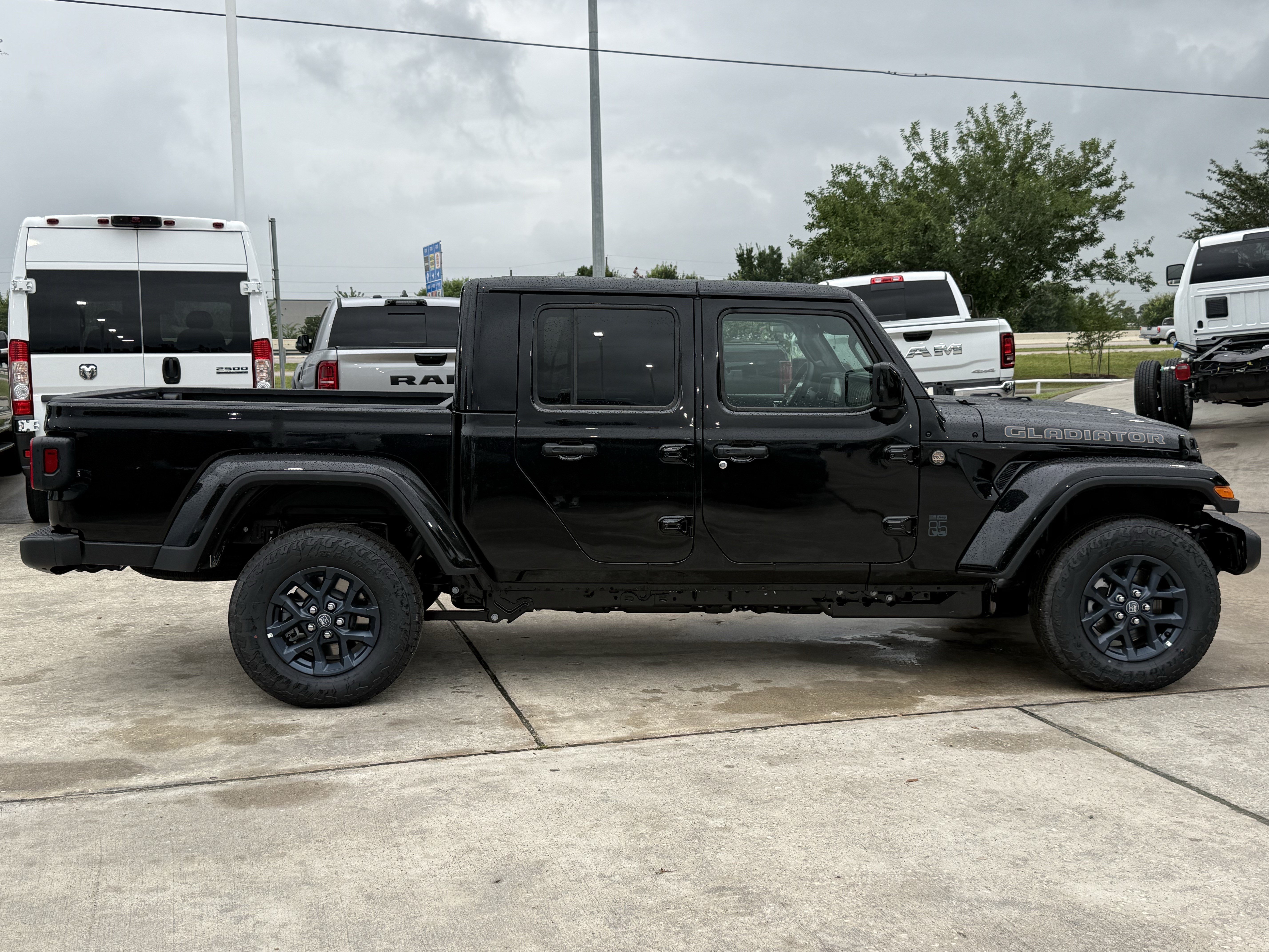 New 2026 Jeep Gladiator Sport AWD/4WD image 3