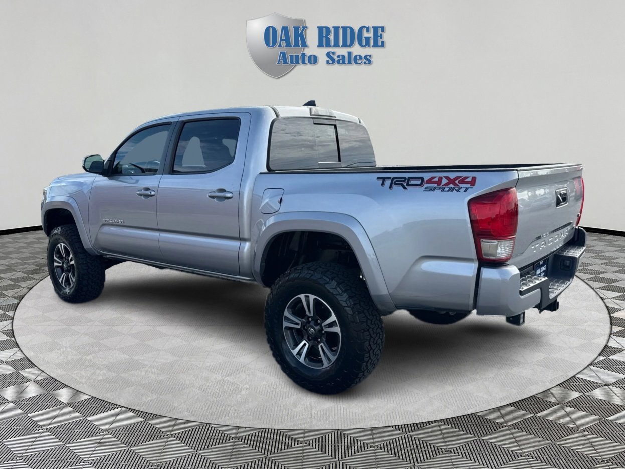 Used 2017 Toyota Tacoma TRD Sport image 7
