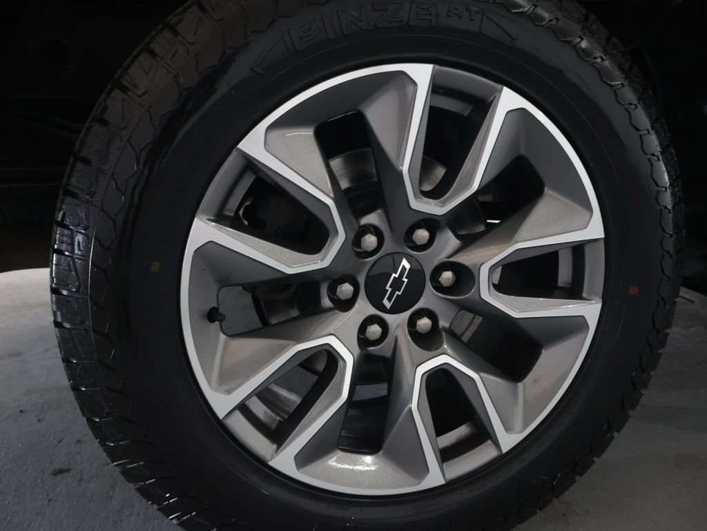 Used 2022 Chevrolet Silverado 1500 LT AWD/4WD image 32
