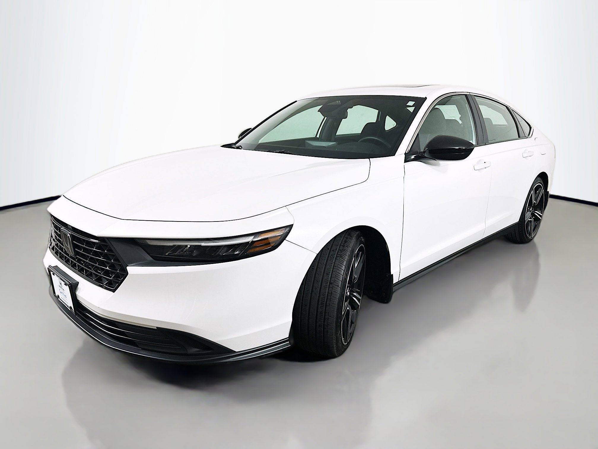 Used 2023 Honda Accord Sport image 3