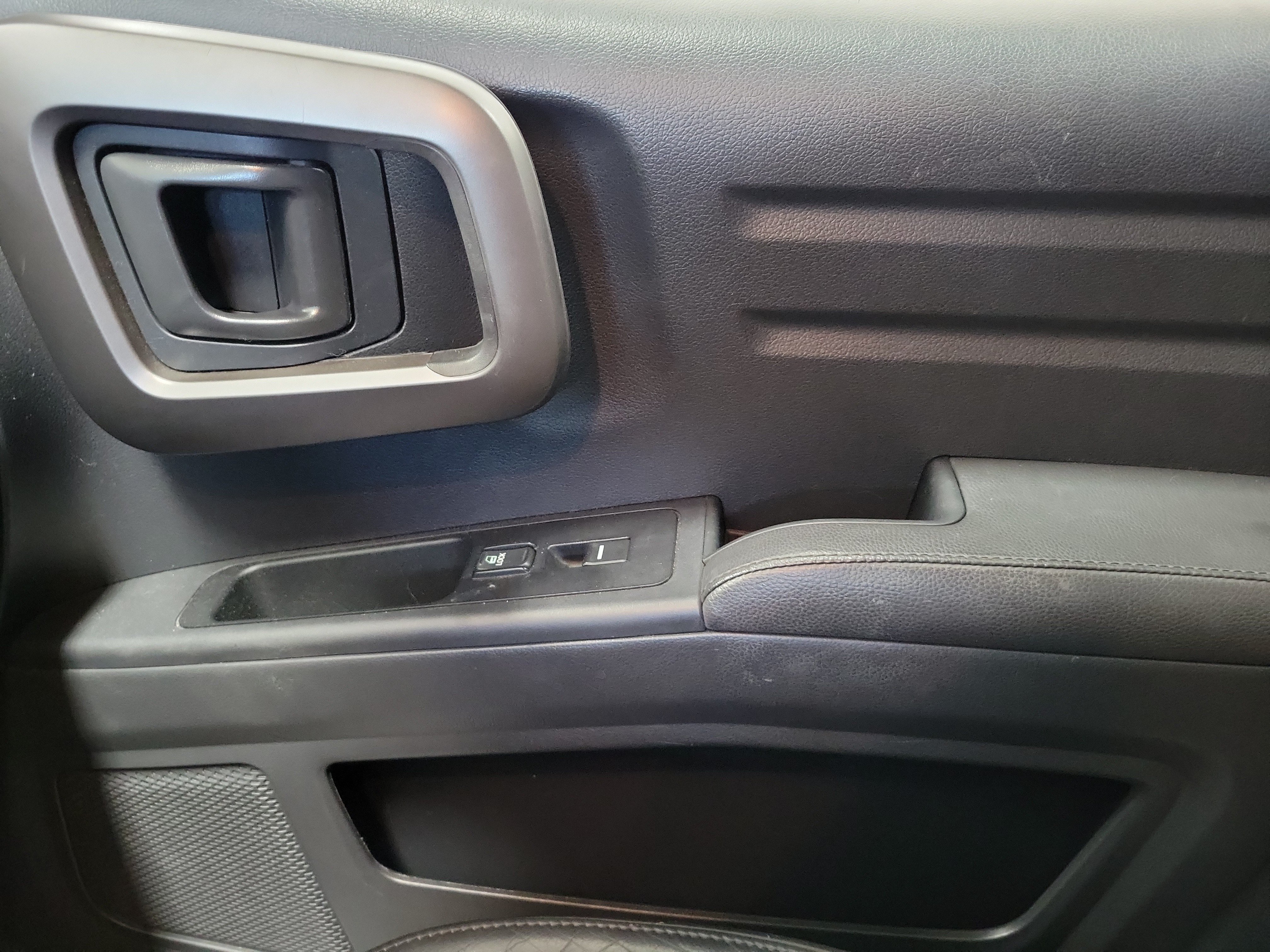 Used 2014 Honda Ridgeline SE image 31