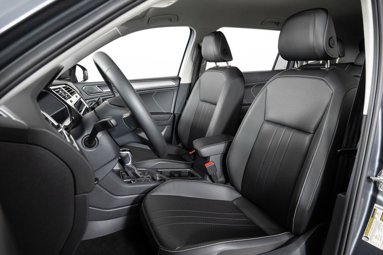 Used 2023 Volkswagen Tiguan SE image 16