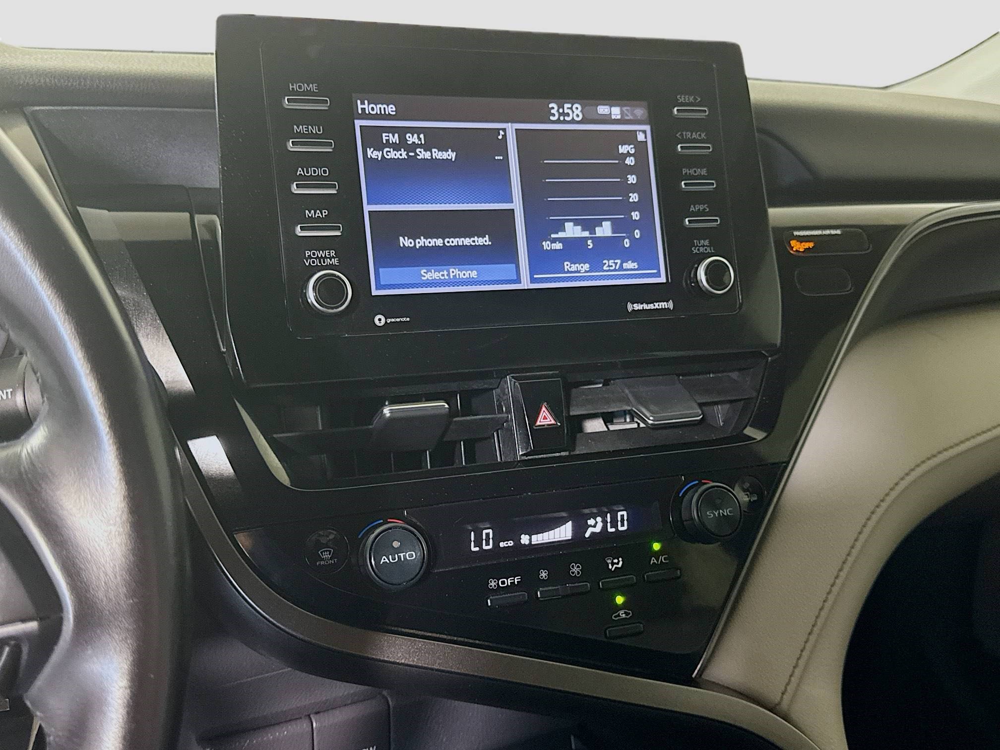 Used 2023 Toyota Camry SE image 16