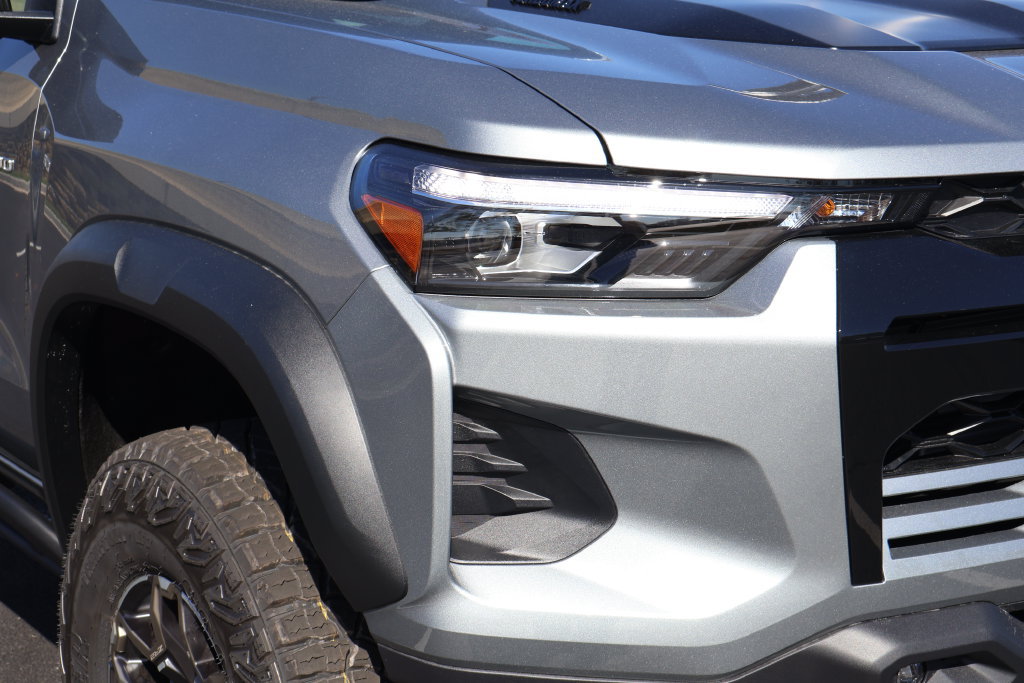 New 2026 Chevrolet Colorado ZR2 w/ Technology Package AWD/4WD image 3