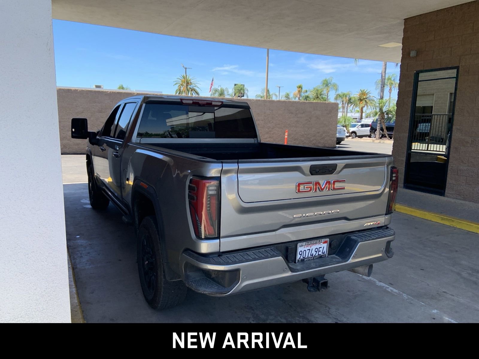 Used 2025 GMC Sierra 2500 AT4 w/ AT4 Premium Plus Package AWD/4WD image 6