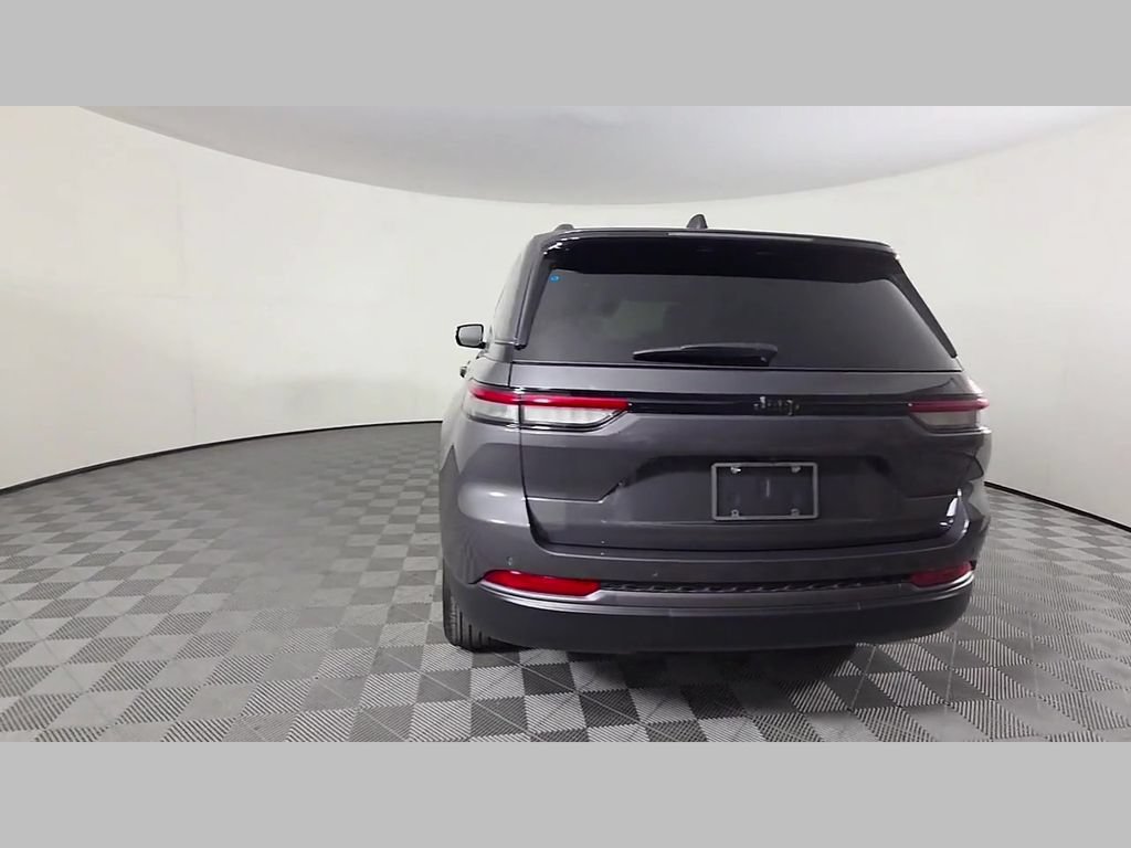 Used 2026 Jeep Grand Cherokee Altitude RWD image 40