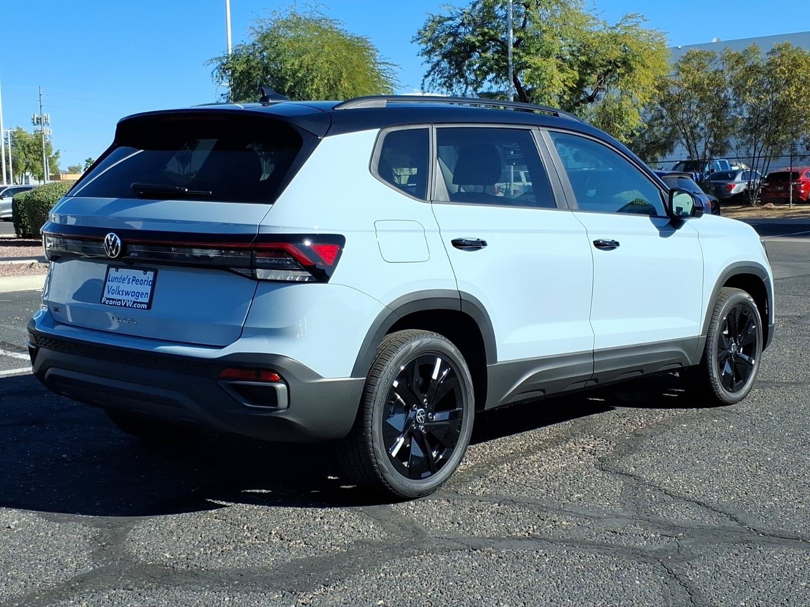 New 2026 Volkswagen Taos SE FWD image 4