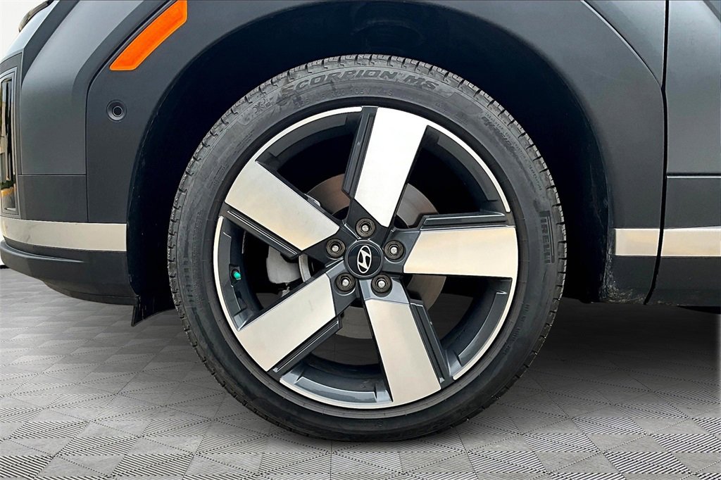Used 2025 Hyundai Santa Fe Limited image 9