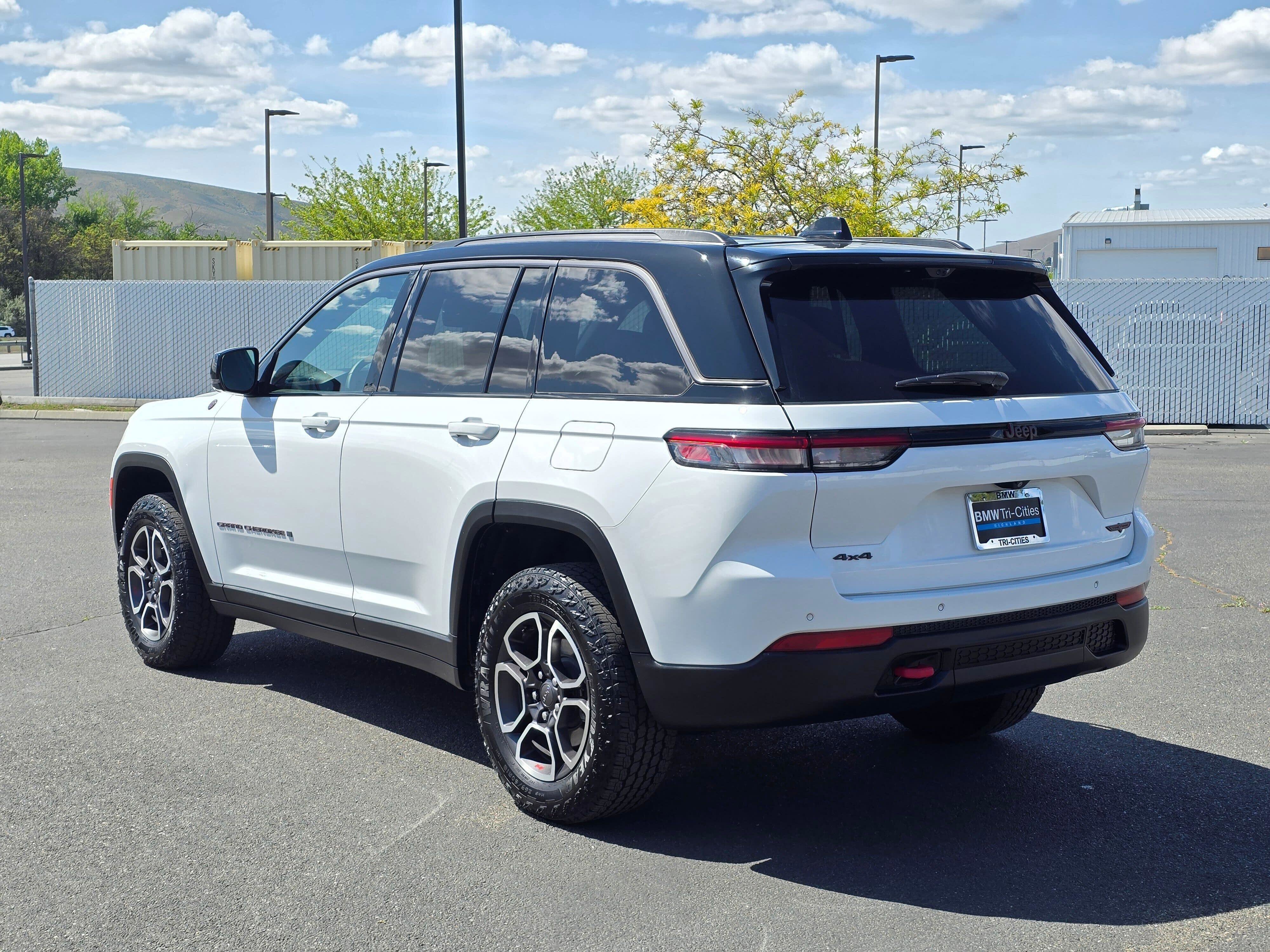 Used 2022 Jeep Grand Cherokee Trailhawk w/ ADV Protech Group II AWD/4WD image 4