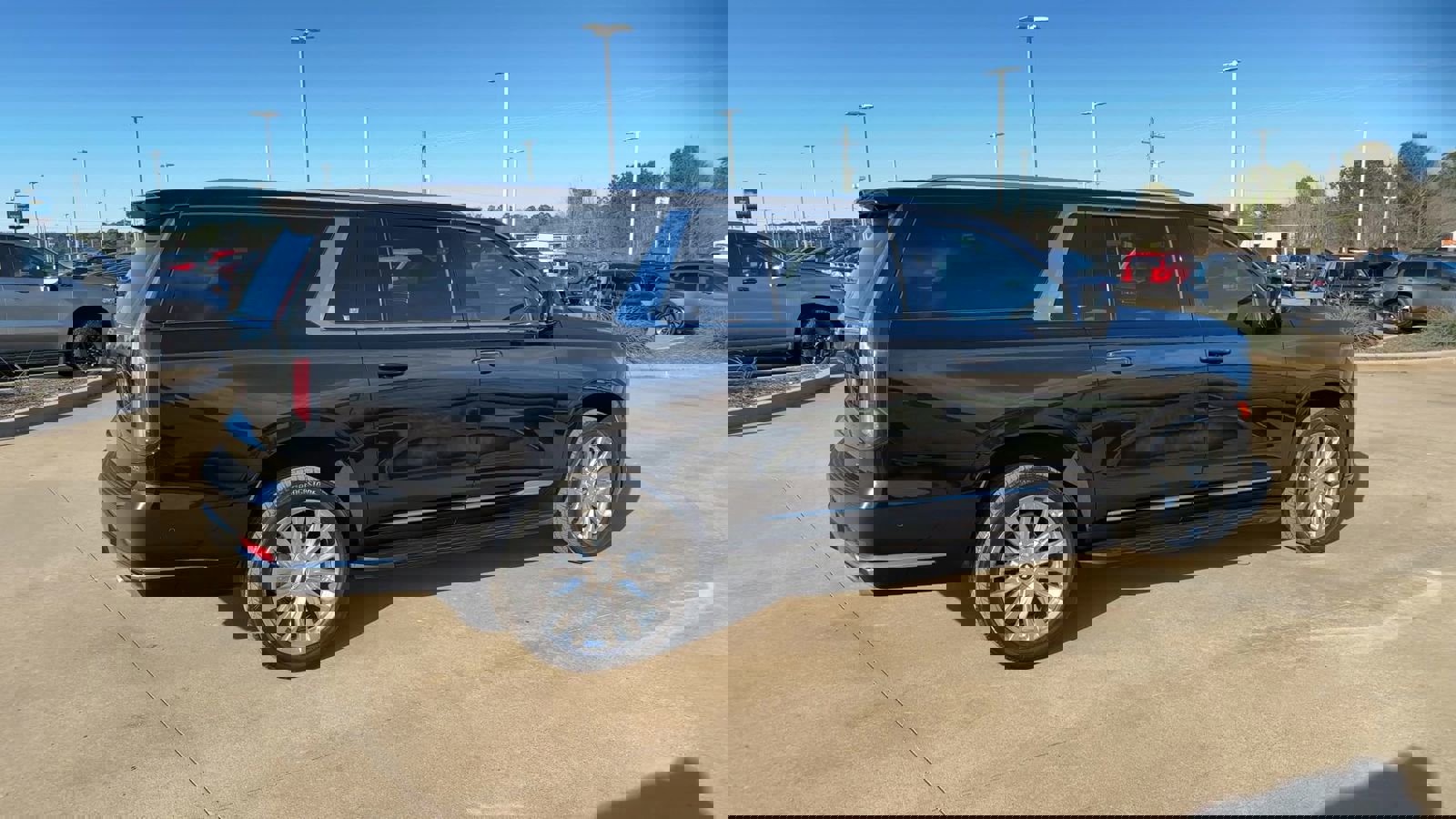 Used 2023 Cadillac Escalade ESV Premium Luxury image 8