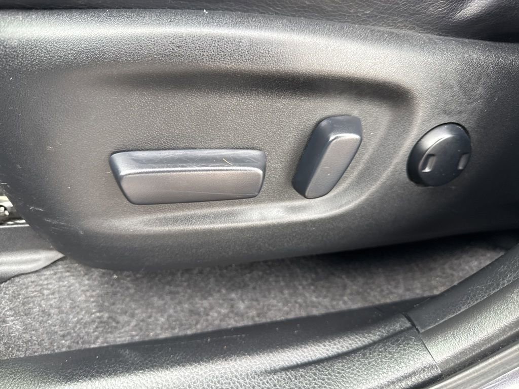 Used 2015 Toyota RAV4 Limited w/ Technology Package image 17