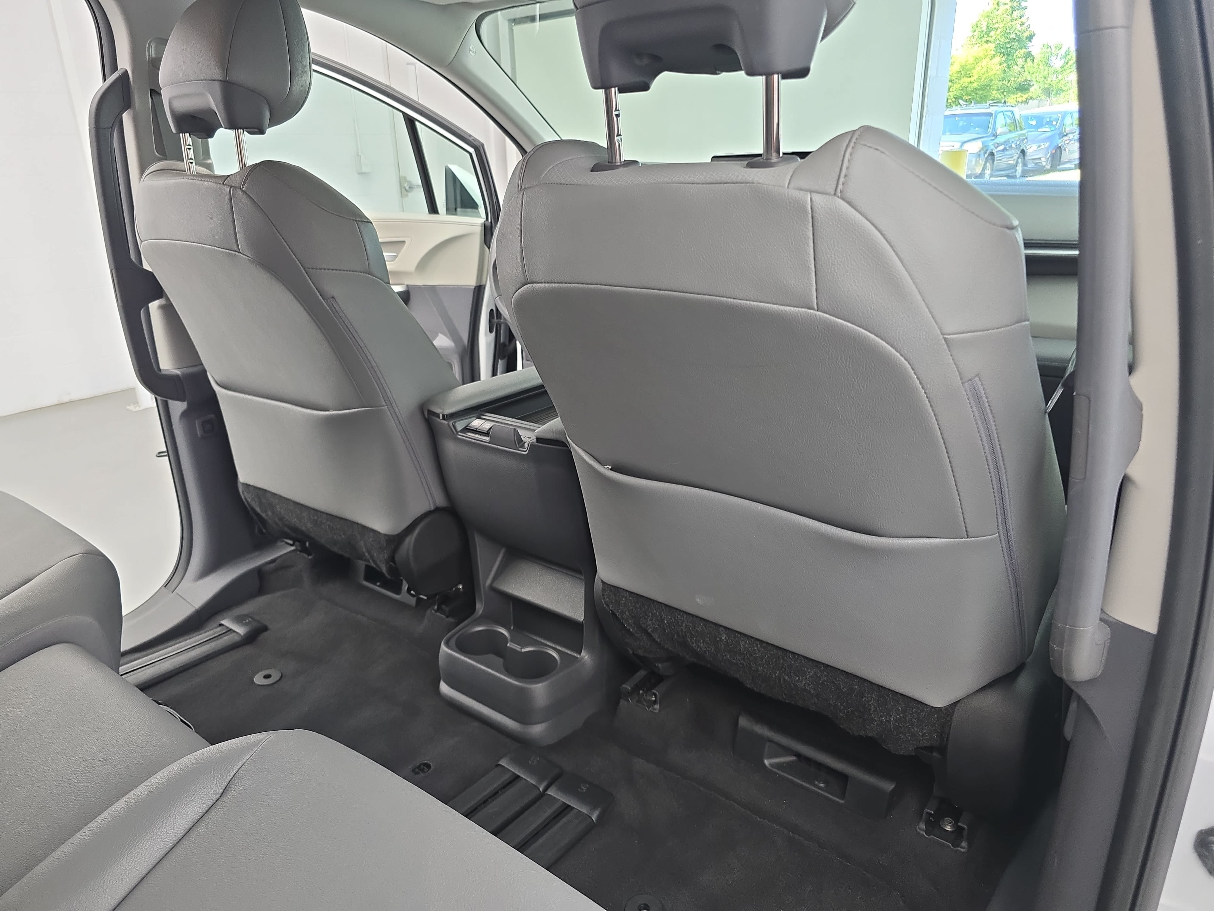 Used 2024 Toyota Sienna XLE FWD image 11