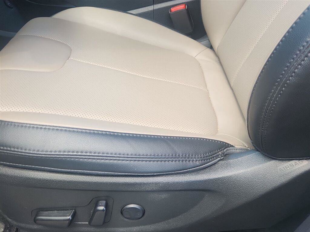 Used 2023 Hyundai Santa Fe SEL w/ Premium Package AWD/4WD image 11