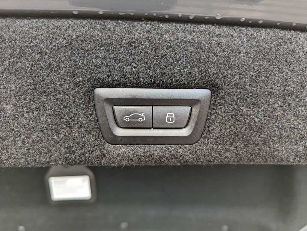 Used 2023 BMW 760i xDrive AWD/4WD image 47