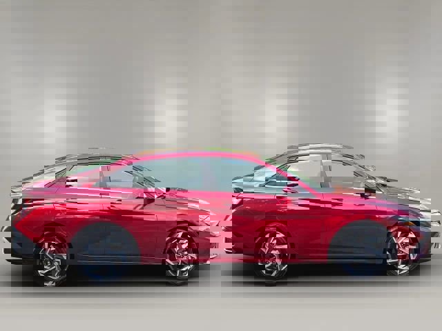 Used 2025 Hyundai Elantra SEL image 4