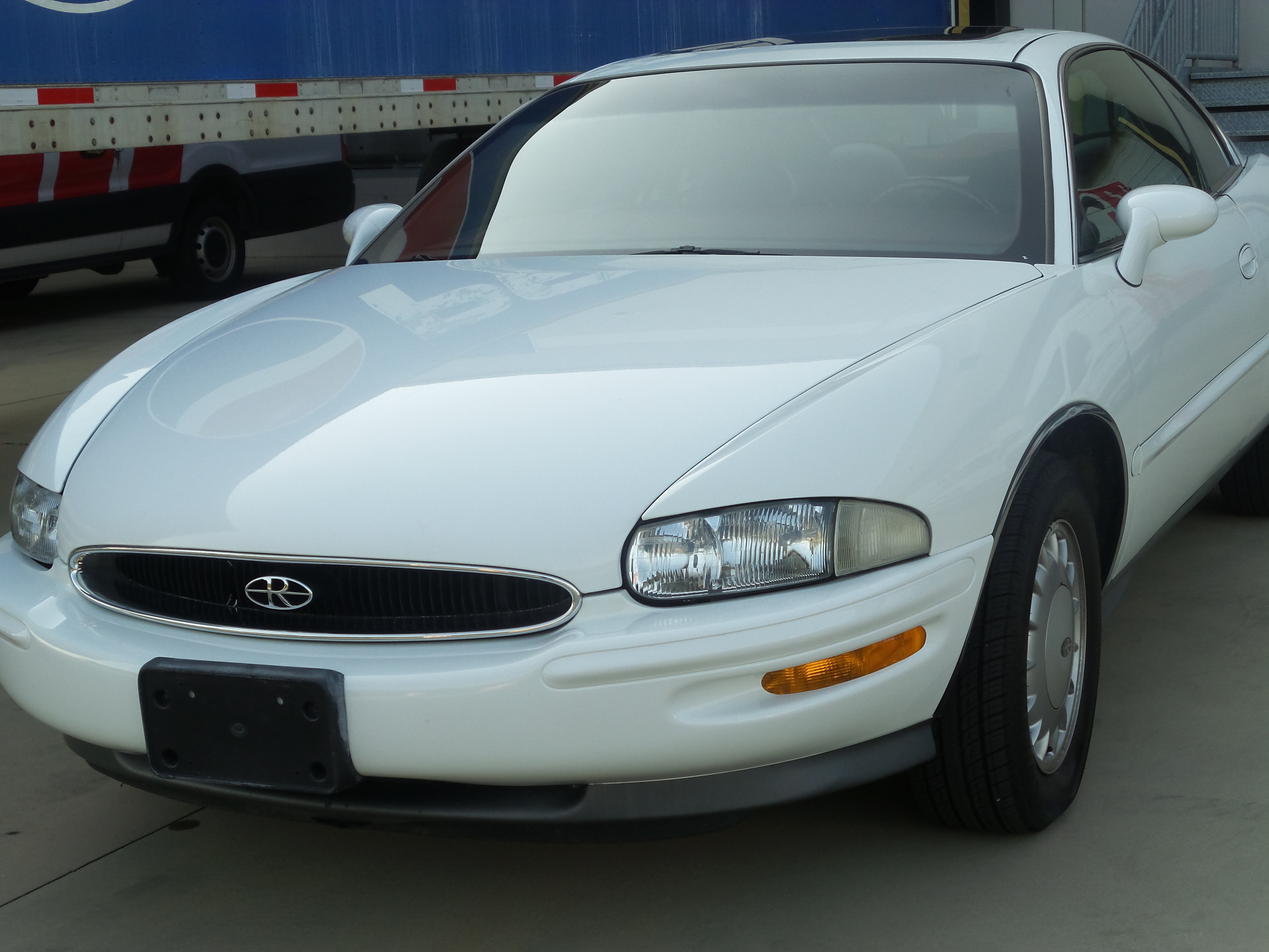 Used 1995 Buick Riviera Coupe FWD image 9