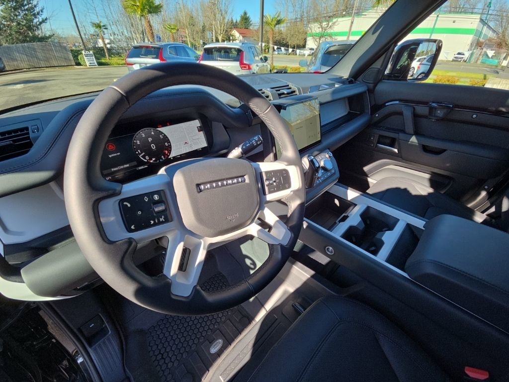 Used 2025 Land Rover Defender 110 X-Dynamic SE image 12