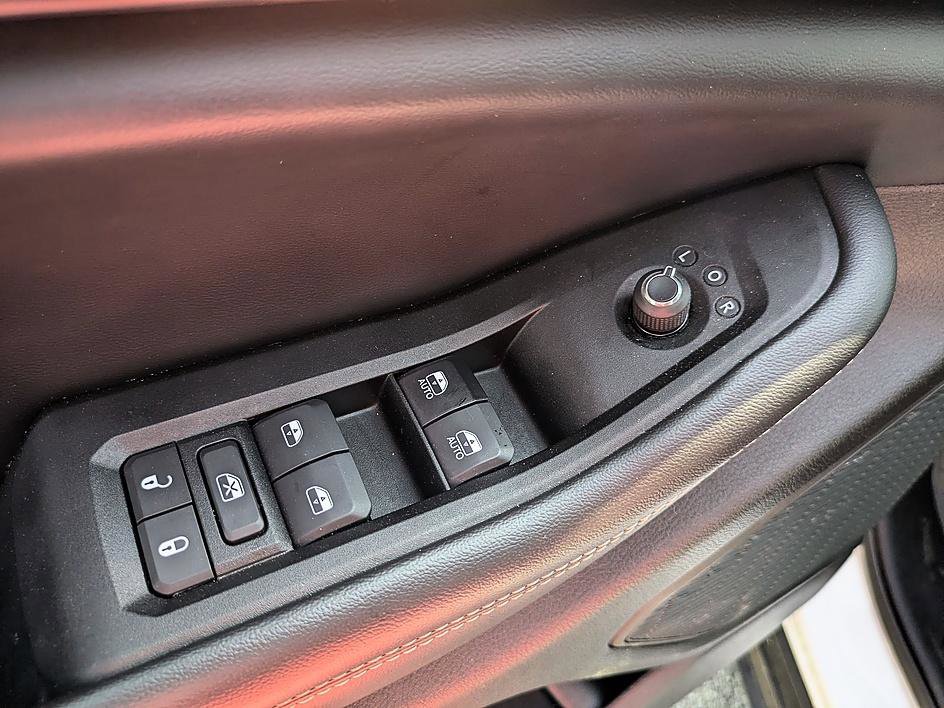 Used 2024 Jeep Grand Cherokee L Altitude image 16