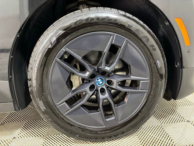 Used 2023 BMW iX xDrive50 w/ Premium Package image 23