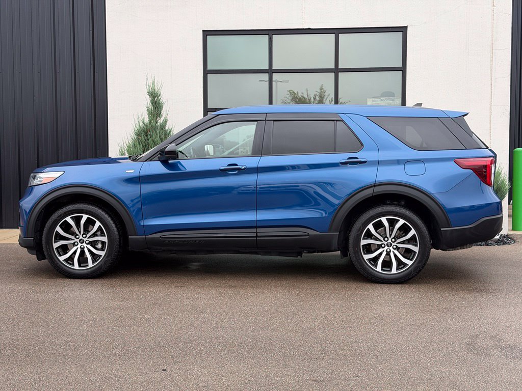 Used 2022 Ford Explorer ST-Line w/ Class IV Trailer Tow Package AWD/4WD image 2