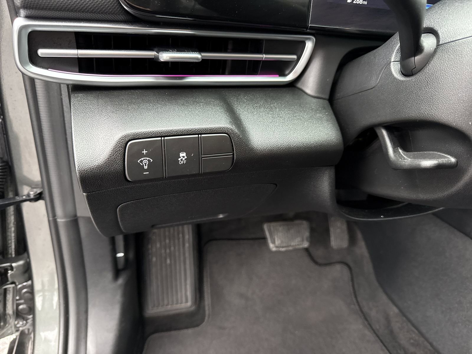 Used 2025 Hyundai Elantra SEL image 17