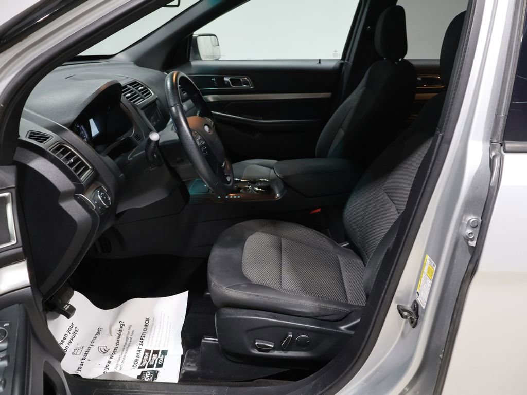 Used 2018 Ford Explorer XLT image 12